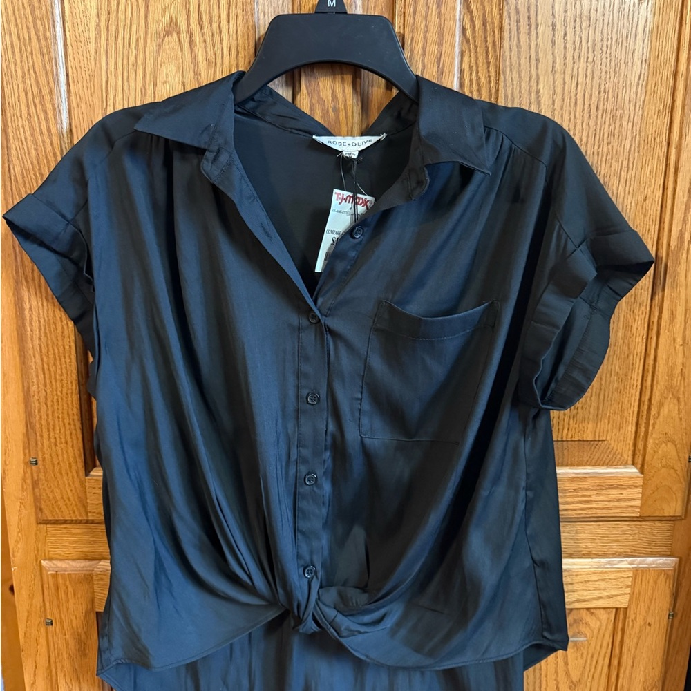 NWT Rose & Olive Black Button-Down Shirt
